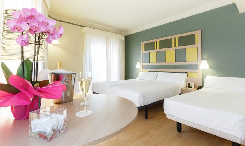 Habitación triple Hotel Ciutat Barcelona Habitación triple Hotel Ciutat Barcelona