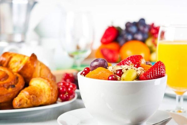Desayuno buffet Hotel Ciutat de Granollers Desayuno buffet Hotel Ciutat de Granollers