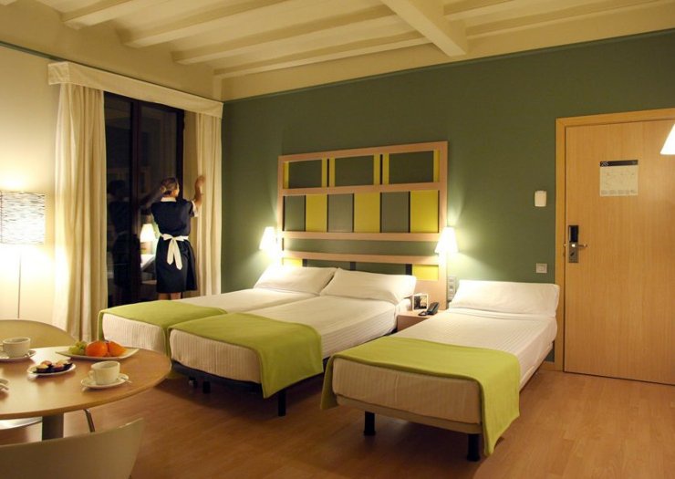 Habitación triple Hotel Ciutat Barcelona Habitación triple Hotel Ciutat Barcelona