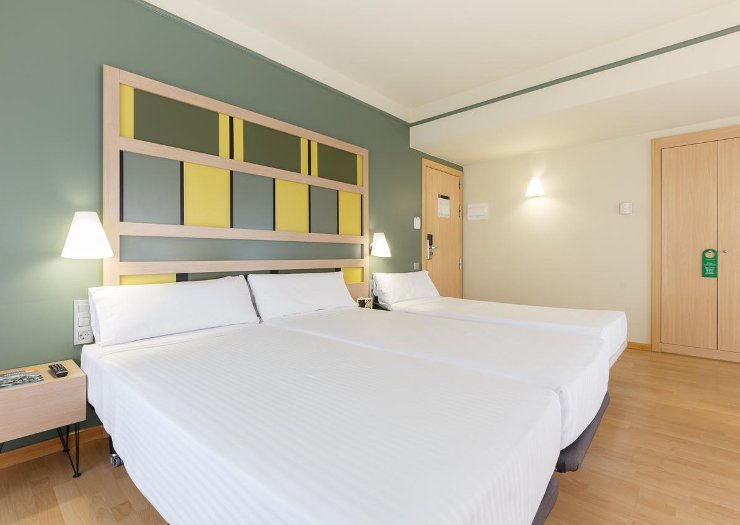 Habitación triple Hotel Ciutat Barcelona Habitación triple Hotel Ciutat Barcelona