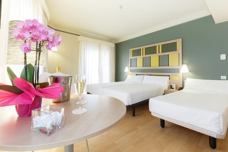Habitación triple Hotel Ciutat Barcelona Barcelona Habitación triple Hotel Ciutat Barcelona Barcelona