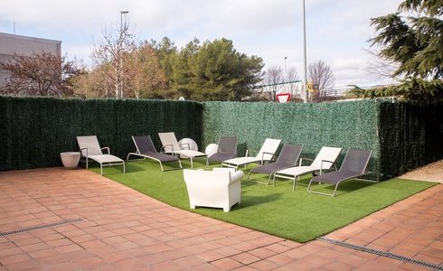 TERRAZA SOLARIUM Hotel Porta de Gallecs en Mollet del Vallés TERRAZA SOLARIUM Hotel Porta de Gallecs en Mollet del Vallés