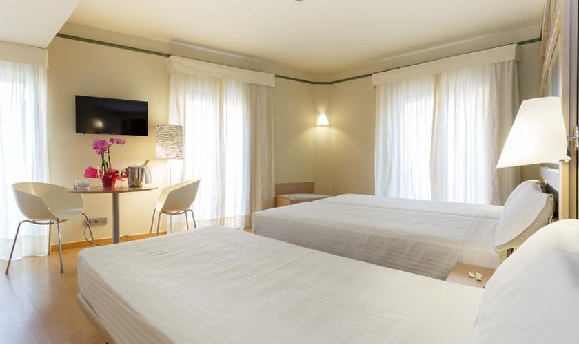 Habitación triple Hotel Ciutat Barcelona Habitación triple Hotel Ciutat Barcelona