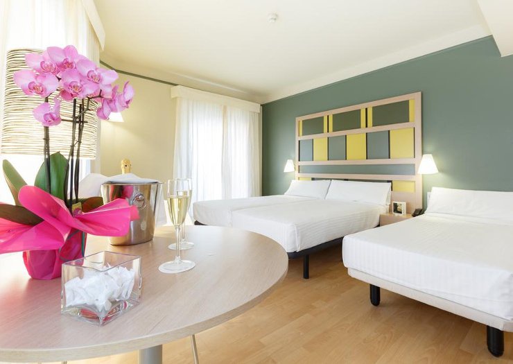 Habitación triple Hotel Ciutat Barcelona Habitación triple Hotel Ciutat Barcelona
