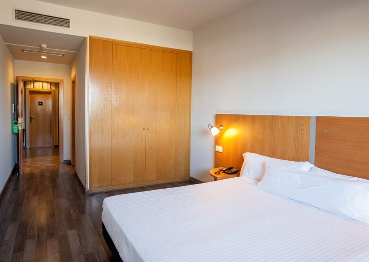 Doble hotel porta de gallecs mollet del vallés Doble hotel porta de gallecs mollet del vallés