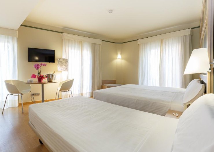 Habitación triple Hotel Ciutat Barcelona Habitación triple Hotel Ciutat Barcelona