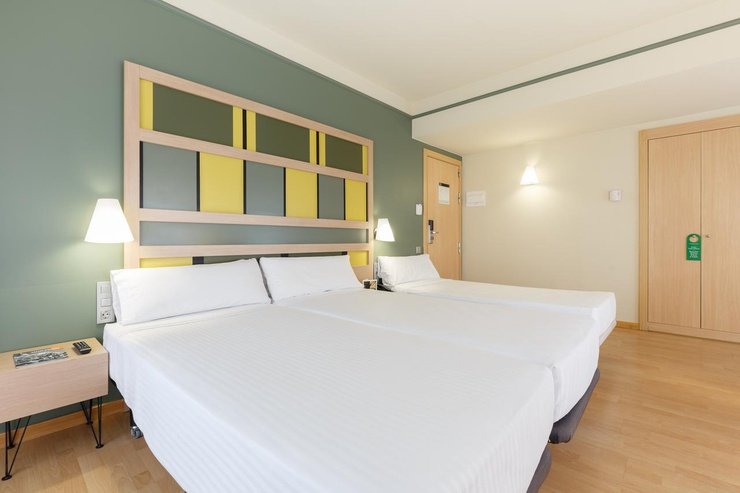Habitación triple Hotel Ciutat Barcelona Barcelona Habitación triple Hotel Ciutat Barcelona Barcelona