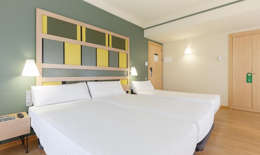 Habitación triple Hotel Ciutat Barcelona Habitación triple Hotel Ciutat Barcelona